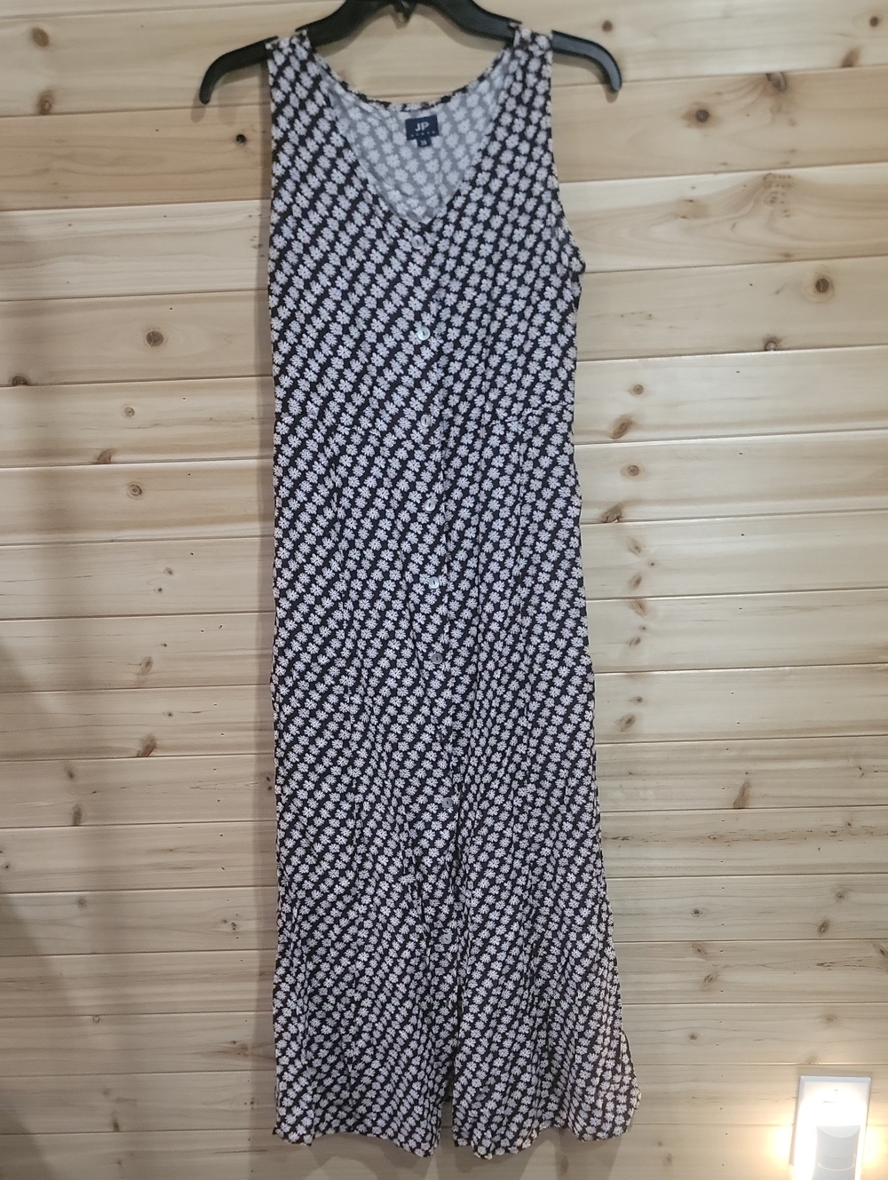Sleeveless Black & White Printed V-Neck Maxi Dress